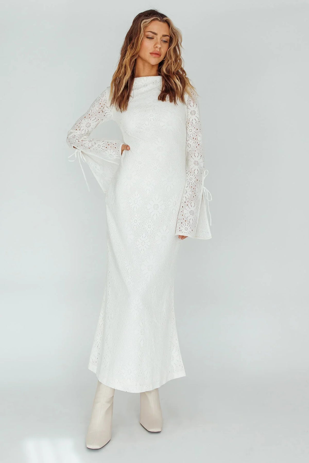 Kalia Long Sleeve Lace Midi Dress Cream